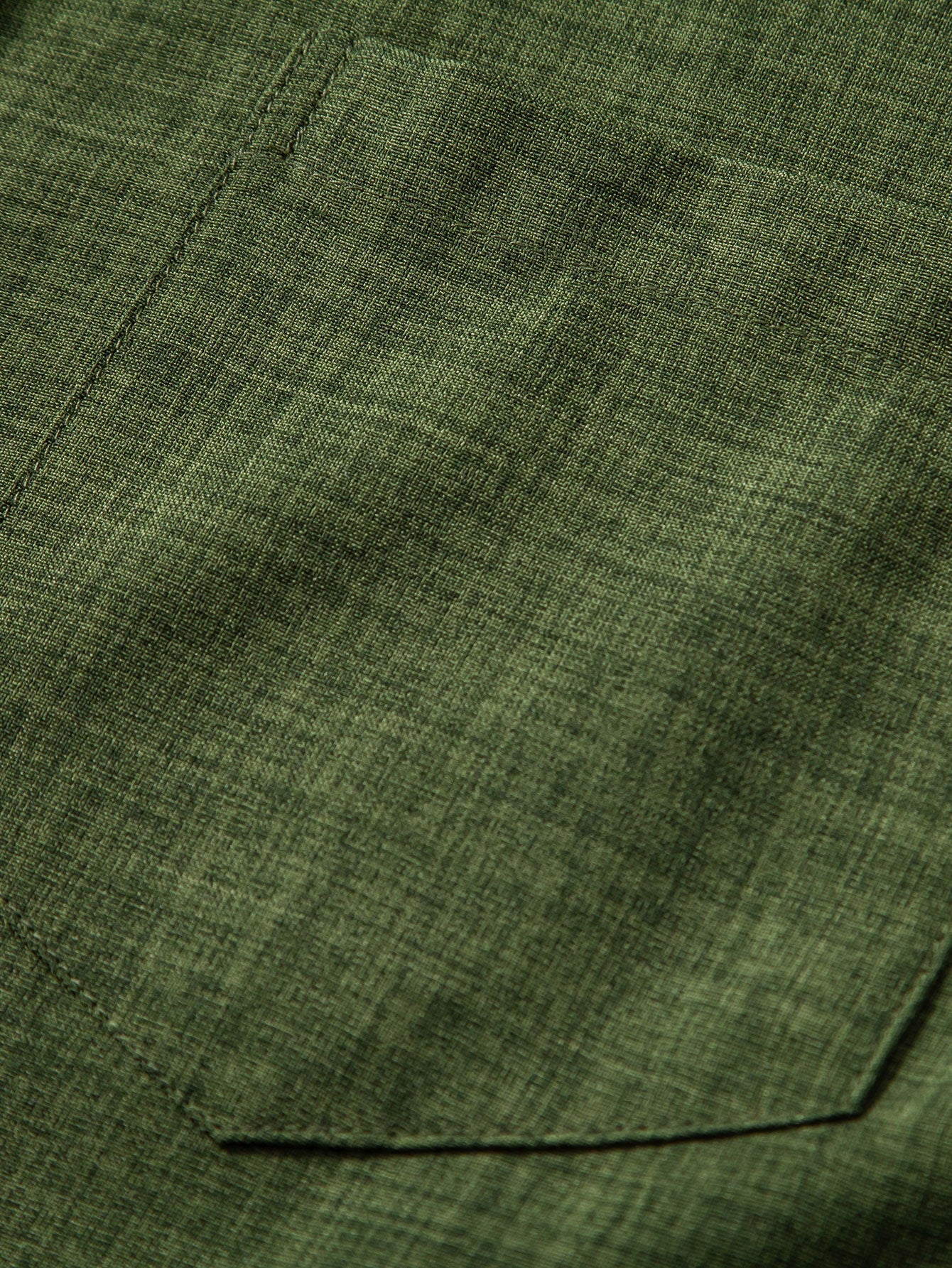 Camicia da colletto a manica corta e pantaloni in lino a gamba dritta