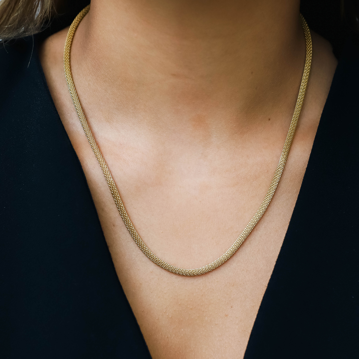 PLAIN NECKLACE.