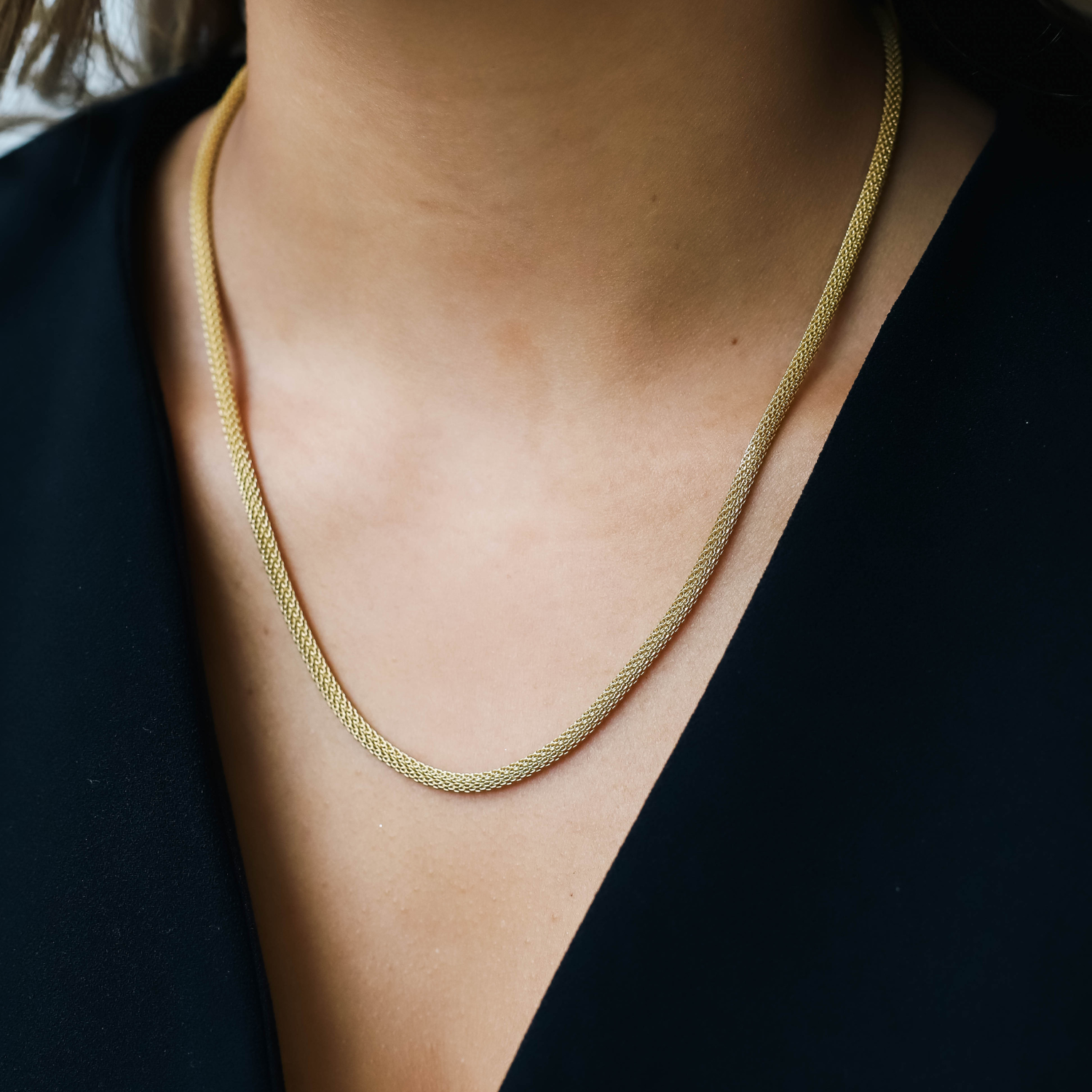 PLAIN NECKLACE.